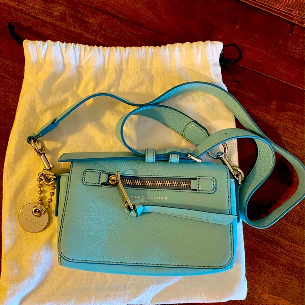 MARC JACOBS Blue Leather cross body Bag. New without tags. 💯 Authentic.